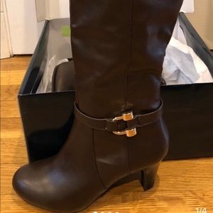 new Karen Scott Hadley brown boots with box size 5
